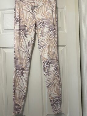 Forever 21 Feminine Palm Print Athletic
Leggings Lilac Blush Pink Cream White 2